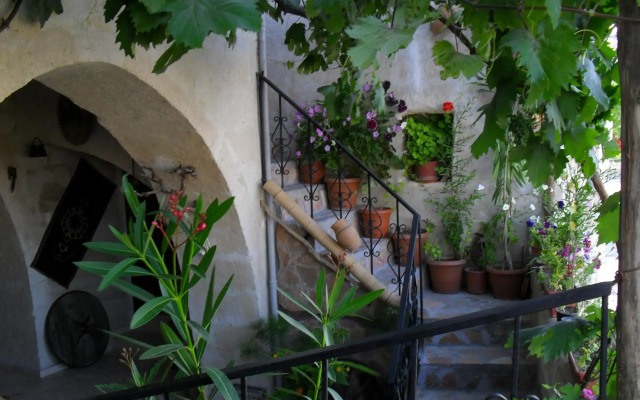 Avlu Cave House