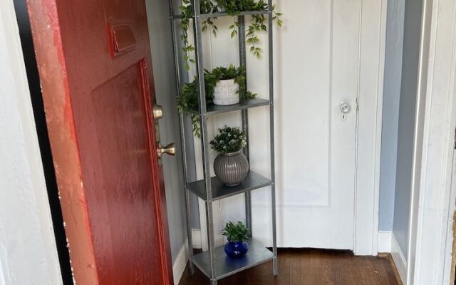 Cozy Downtown 2 Bedroom home