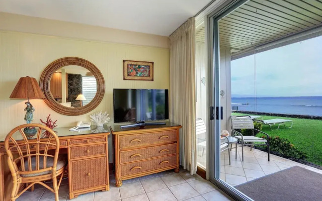 Pikake #a6 2 Bedroom Condo by RedAwning