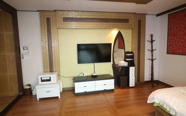 Gyeongju Raspberry Pension