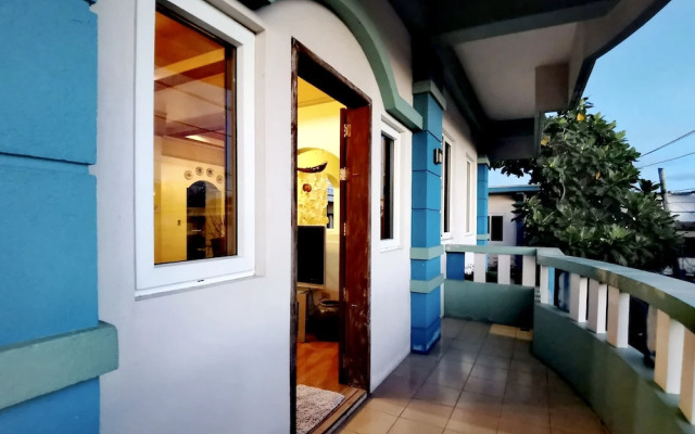 Den Den Guesthouse