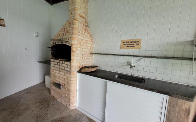 Apto 3Qts Cond. c/ piscina a 600m da Praia CEE202