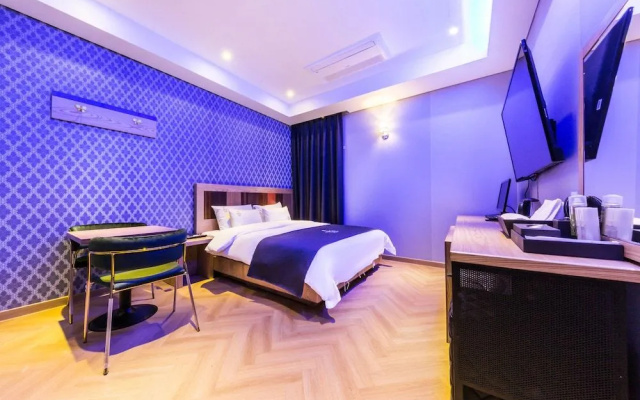 LA View Hotel