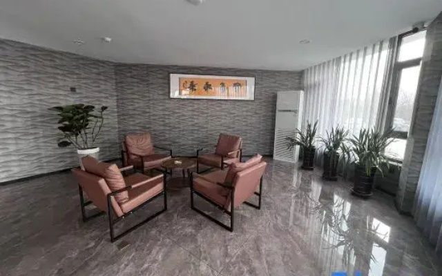 Homeinn Superior Cloud Hotel (Chaoyang Youyi Avenue Railway Station)