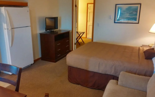 Silver Sands Motel