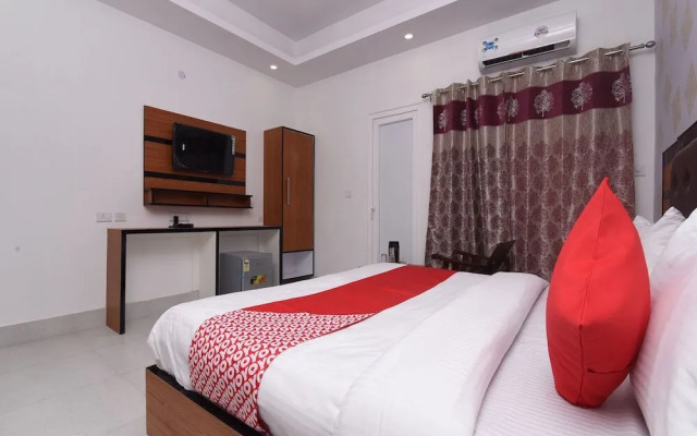 OYO 13310 Noida Suites