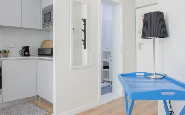 Liiiving in Porto Bright Light Studio