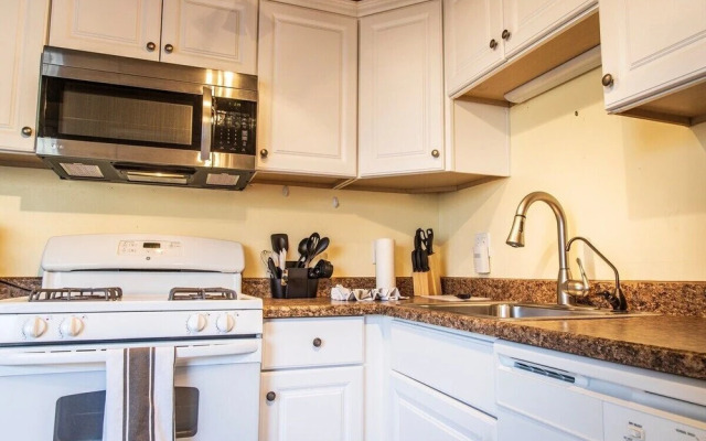 Sunny Two Bed in Richmond