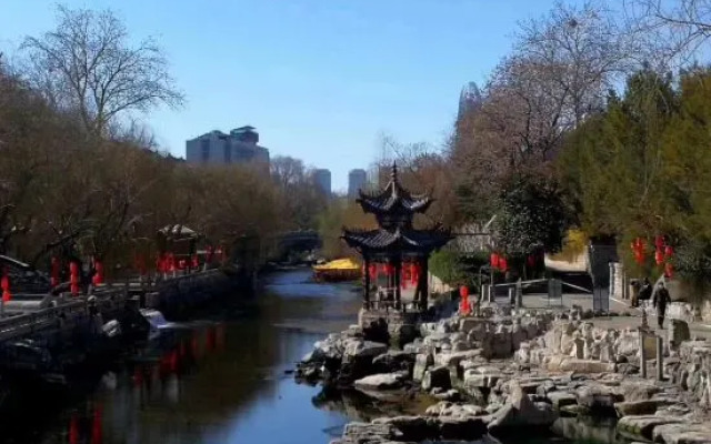 Vienna International Hotel (Jinan Olympic Sports Center Longao Building Branch)