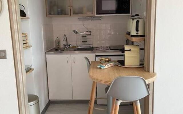 Petit Studio Zen avec parking gratuit réservé