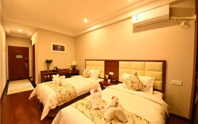 Savile K-Knight Luan Hotel