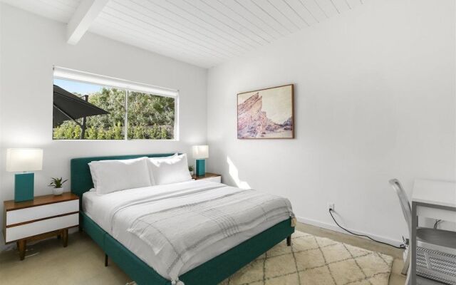 Bright & Harmonious Oasis