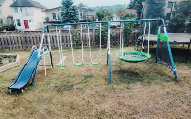 Family House with Httb Playgr BBQ Firept