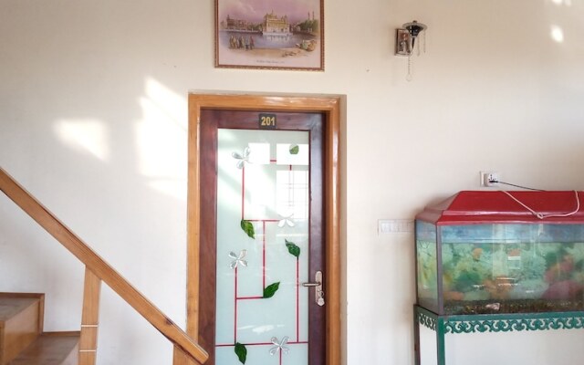 Crystal LakeView Homestay