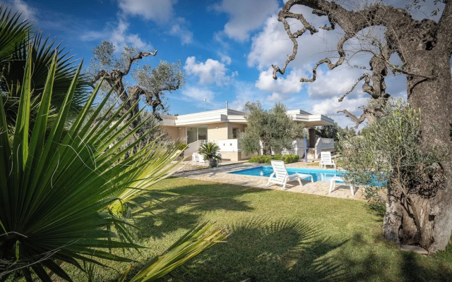 Villa Torricella Pool and Sunny Garden