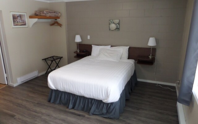 Ray Lyn Motel