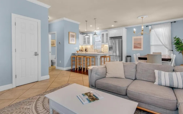 The Bluefin 6 Bedroom Home by RedAwning