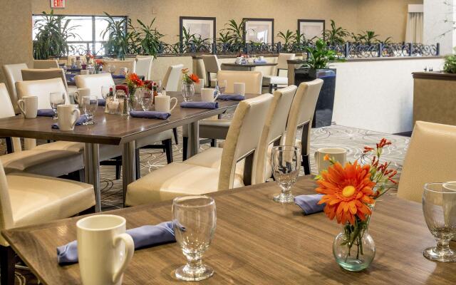 enVision Hotel & Conference Center Mansfield-Foxboro