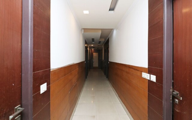 Hotel Crown Palace By OYO Rooms