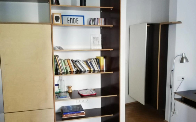 Room in maisonette with garden, parking place