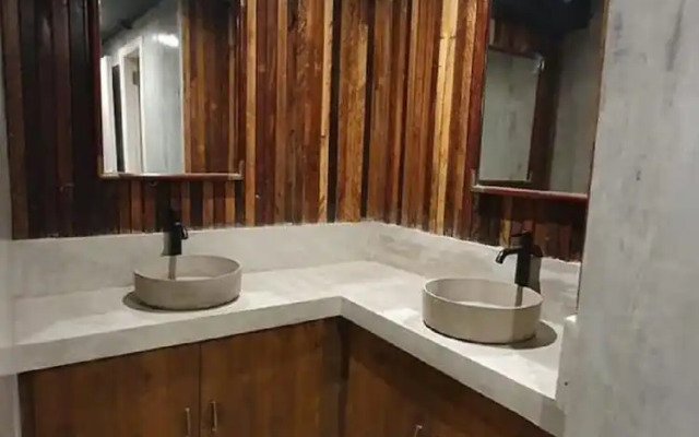 Connector Hostel by OYO Rooms