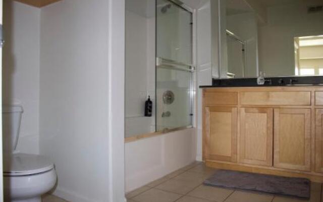 Luxury Apartment Near The Grove