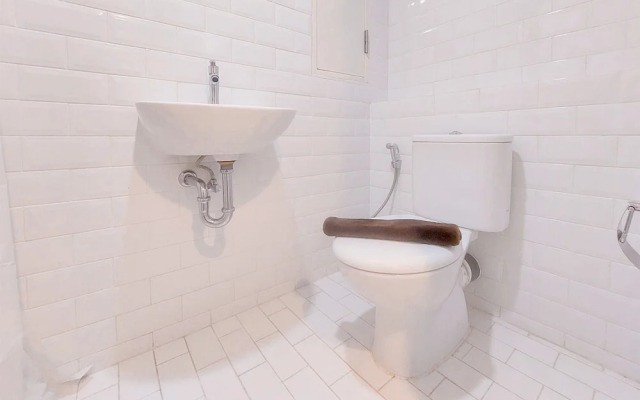 Homey and Comfy Studio Loft at Kingland Avenue Apartment