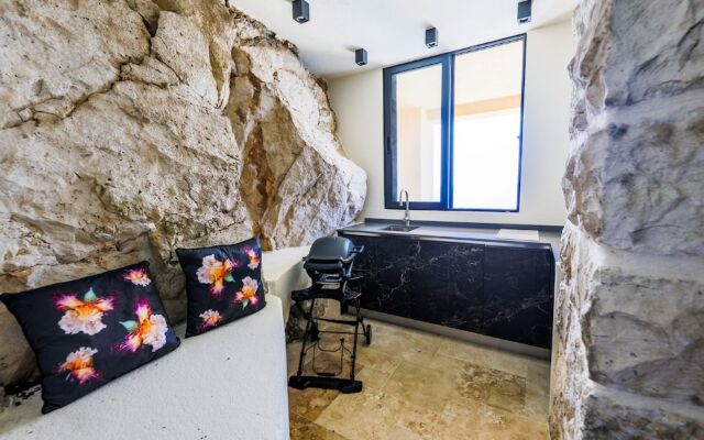 Cap des Anges AP4171 by Riviera Holiday Homes