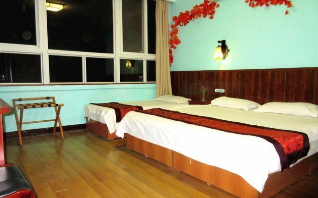 25 Four Seasons Youth Hostel