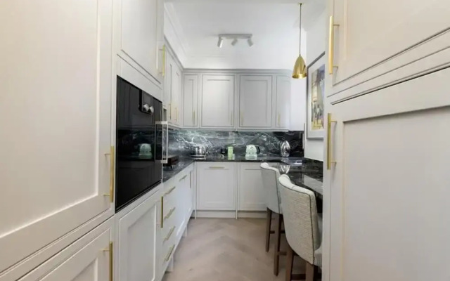 Chelsea Manor Apartment Retreat With 2 Bedrooms