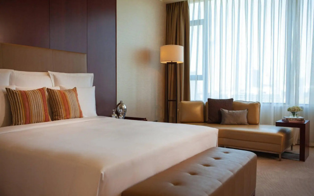 Renaissance Tianjin Lakeview Hotel