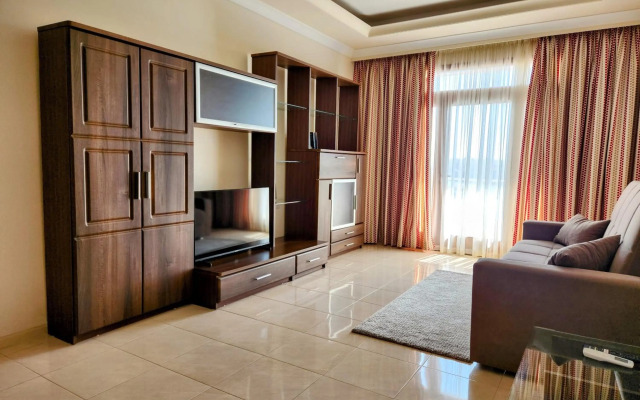 Seafront Apartment - Wifi - Sleeps 5 - Fl2