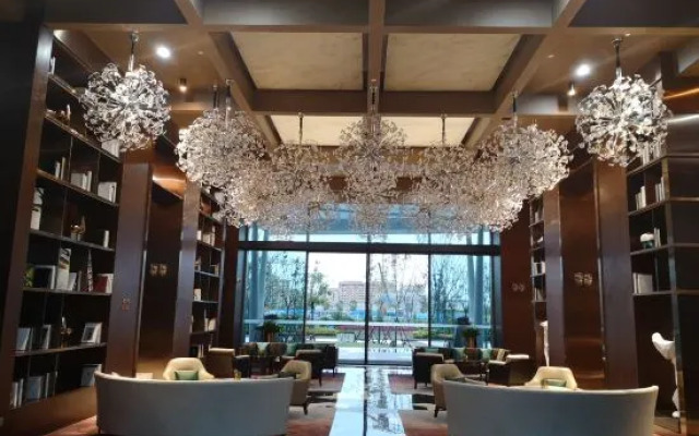L+Snow Supreme Hotel