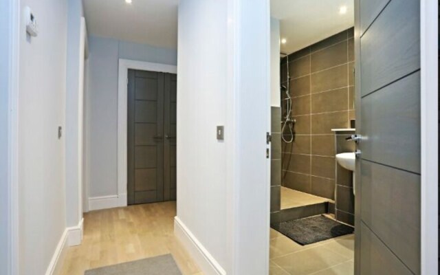 Modern, Stylish Apt. in Excellent Central Location