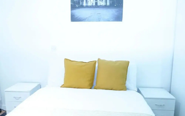 Bright 2BR Apartments Quays