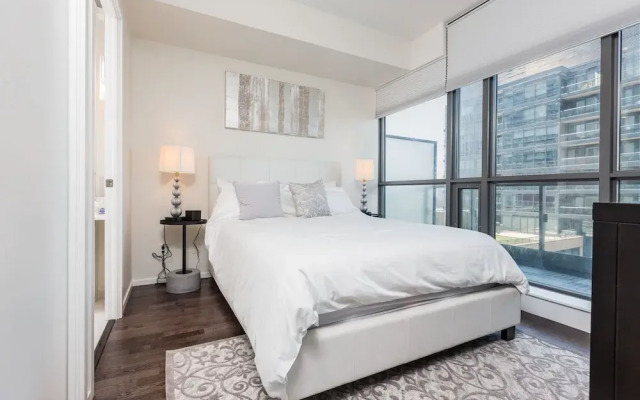 Applewood Suites - 2 BDRM King & Spadina