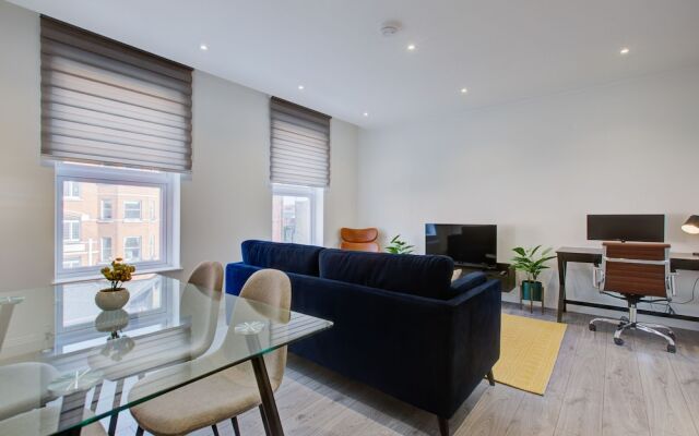 Contemporary 3-bed Apartment in Fulham, London