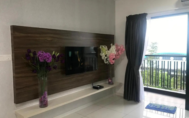 Luxury Homestay at Emira Residence