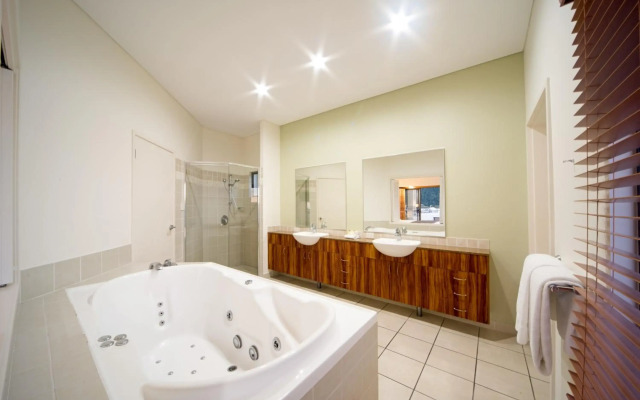 Portside Whitsunday Hotel