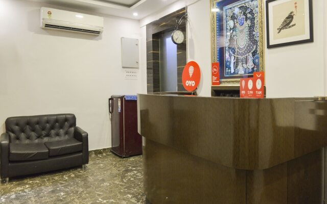 OYO Flagship 3352 Krishna Guest Lines Bagri Market