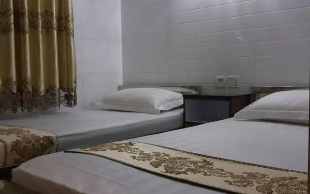 Lucky Hotel - Carlton Group of Hostels