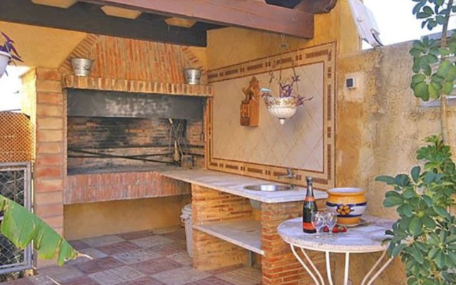 Villa - 8 Bedrooms with Pool and WiFi - 106437