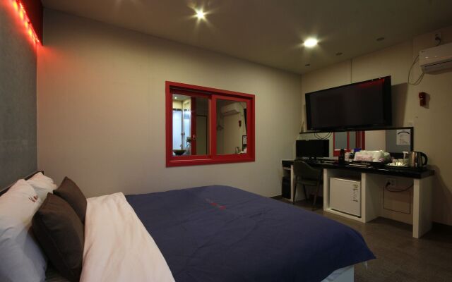 The M Hotel