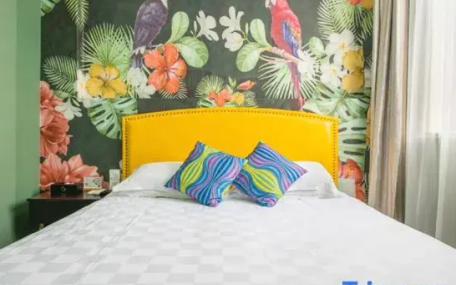 No.5 Art Hotel