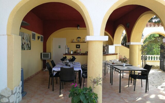 Lovely Holiday Home in Aigues With Private Swimming Pool