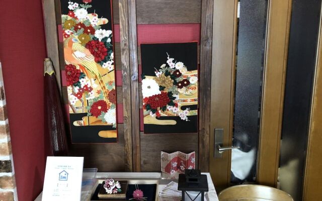 Happy Closet & Wasamon Hostel