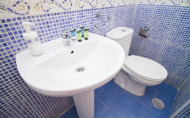 Perfect And Shiny Apartment with Balcony