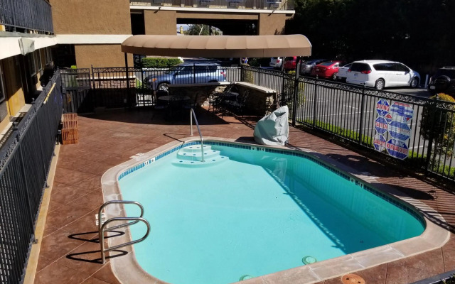 Quality Inn & Suites Anaheim Maingate