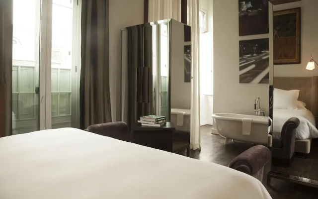 Hotel B