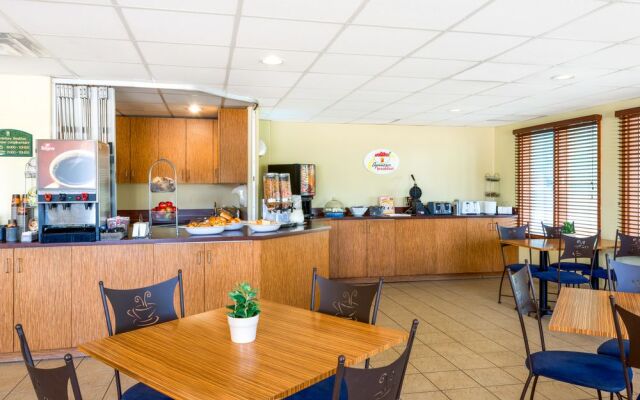 Super 8 Midland